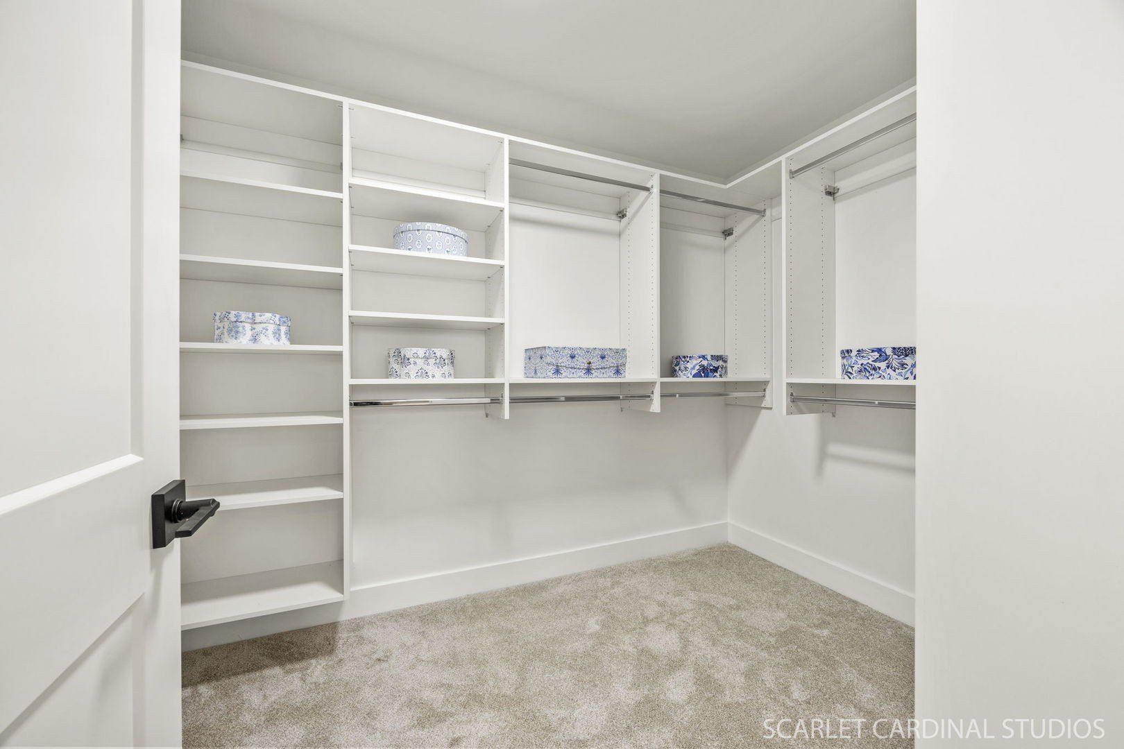 831 Avon Court. Glen Ellyn, IL 60137