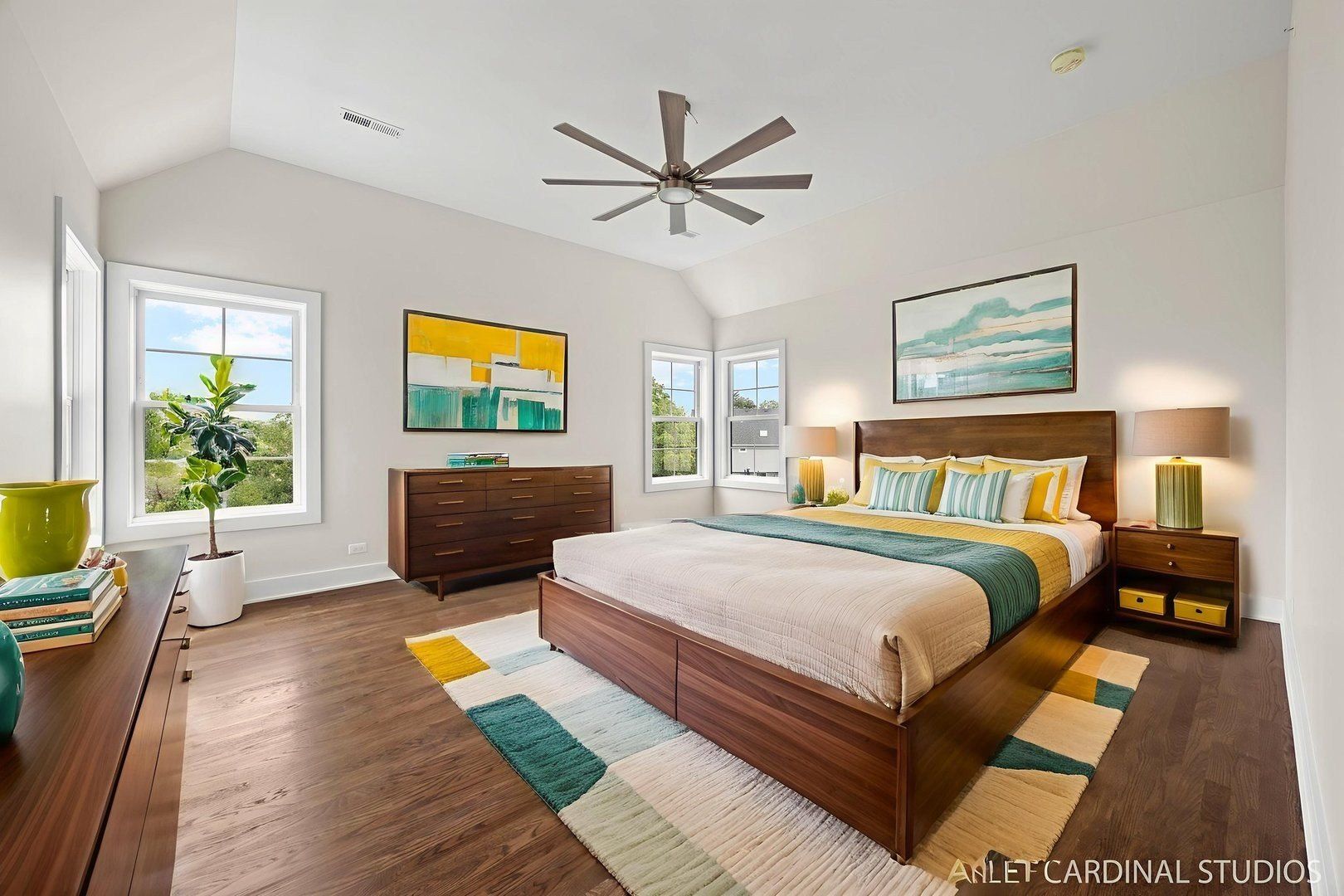 835 Avon Court. Glen Ellyn, IL 60137