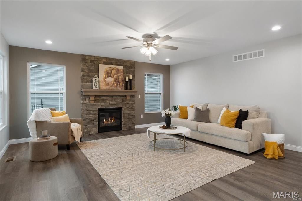 712 Creekwood Court. O Fallon, IL 62269