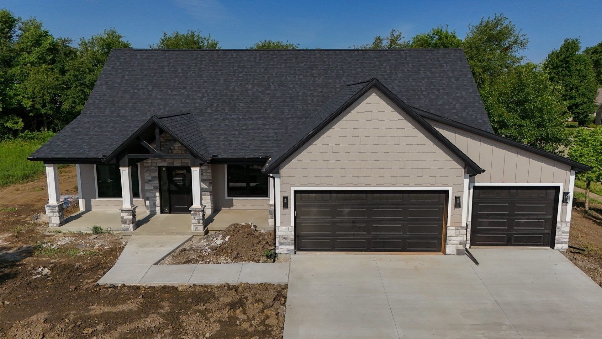 1909 S Stone Creek Boulevard. Urbana, IL 61802