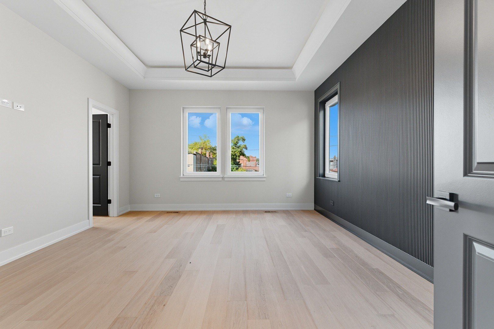 5254 W Newport Avenue. Chicago, IL 60641