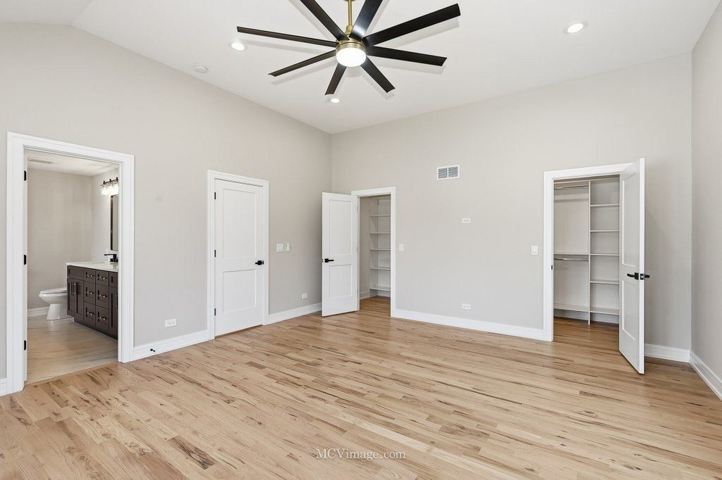 9322 S Trumbull Avenue. Evergreen Park, IL 60805