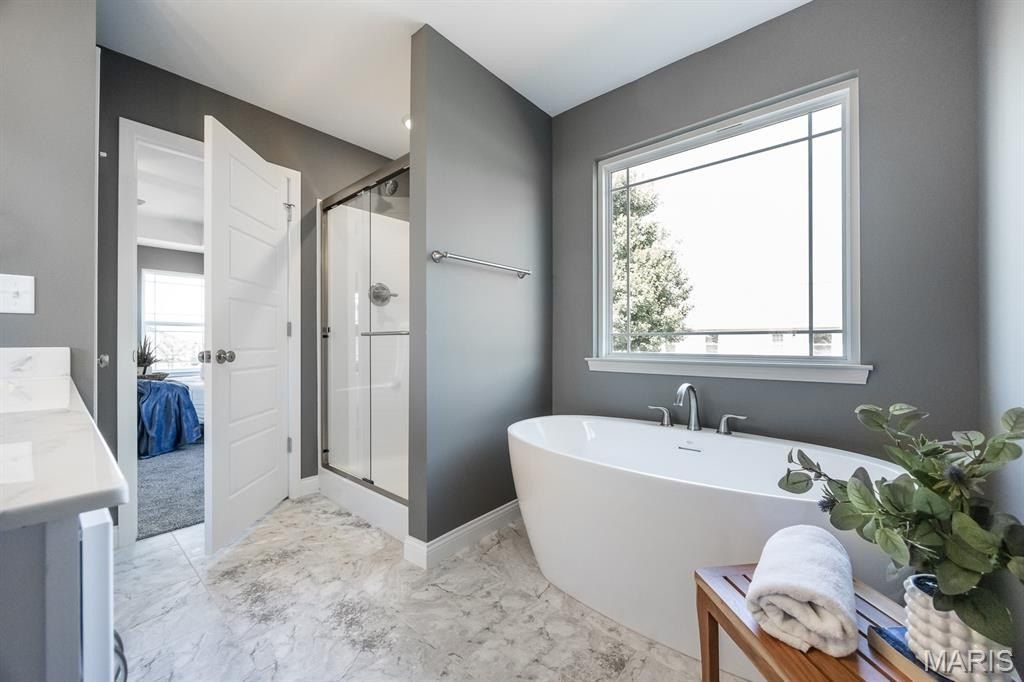 405 Acorn Way. Lebanon, IL 62254