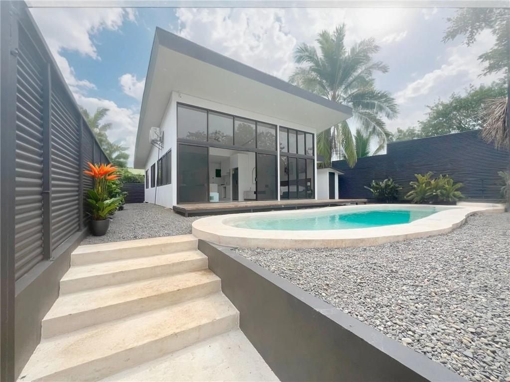 10 Bahia Street. Aurora, IL 60504