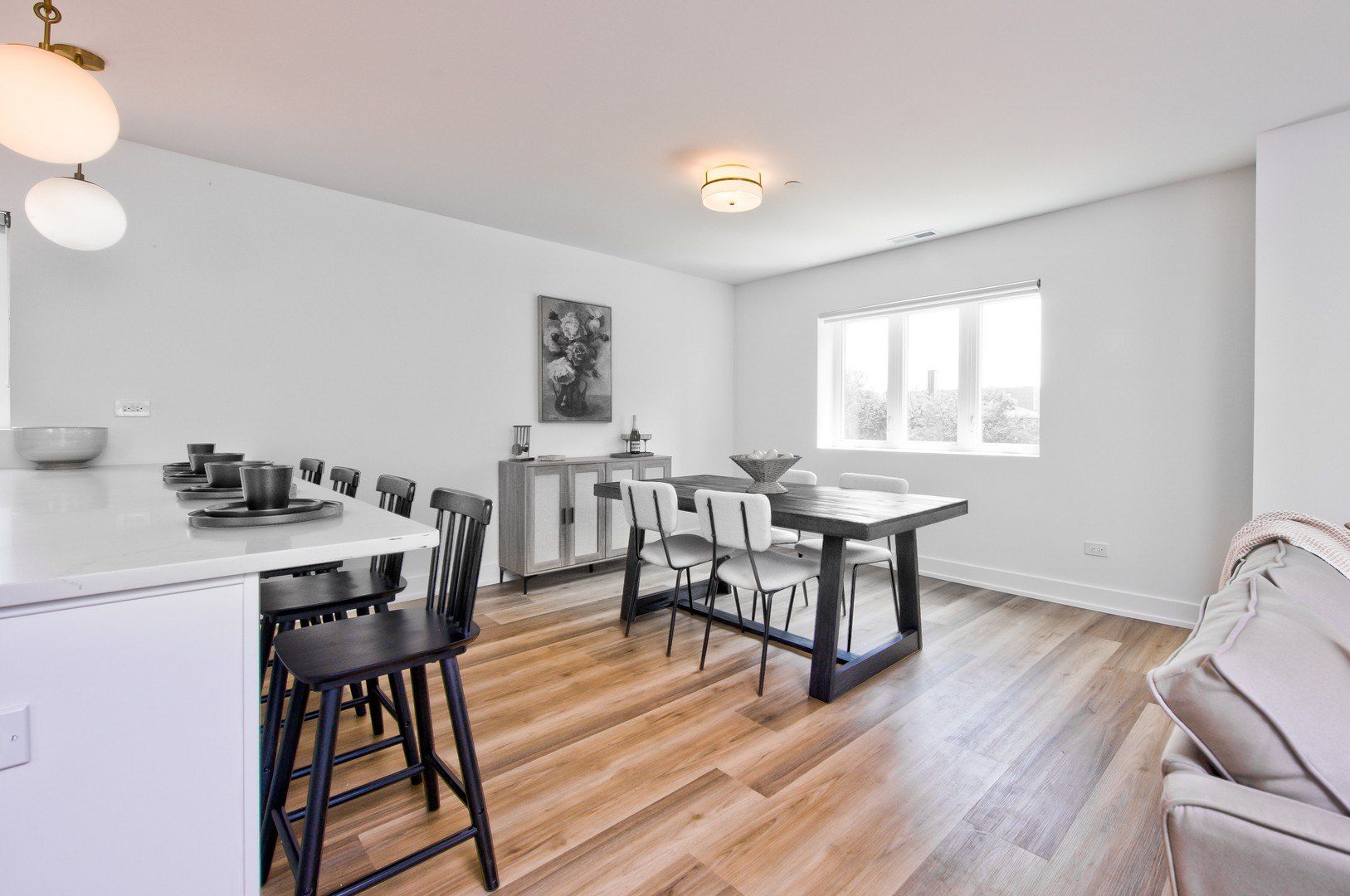 9396 Landings Lane. Des Plaines, IL 60016