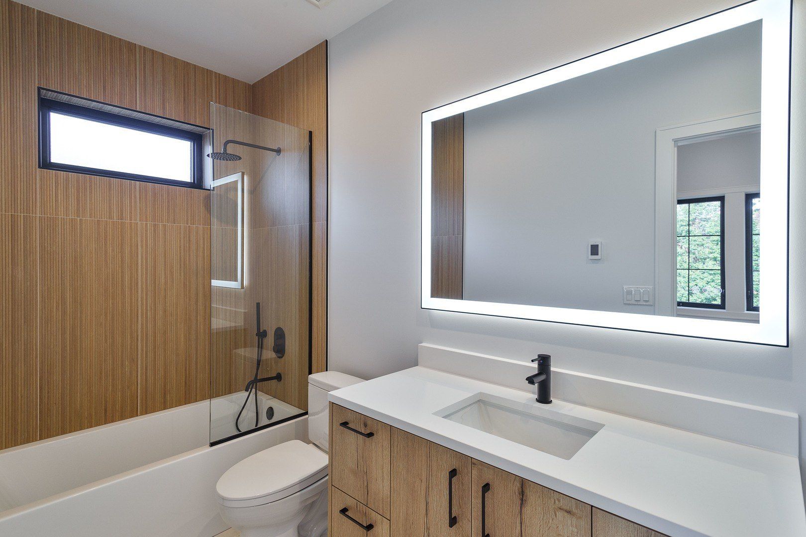 1907 W Wolfram Street. Chicago, IL 60657