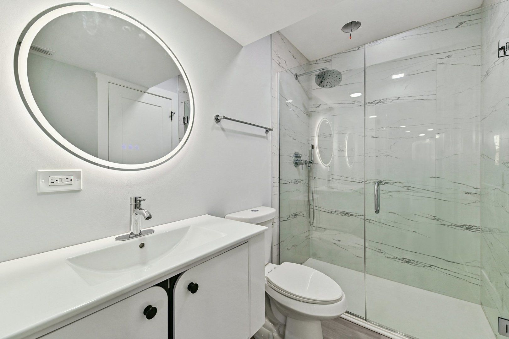 526 N Harvard Avenue. Villa Park, IL 60181