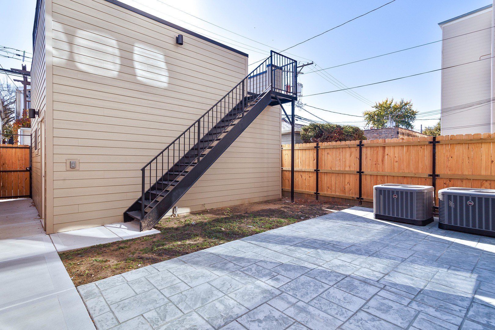 1719 W Foster Avenue. Chicago, IL 60640