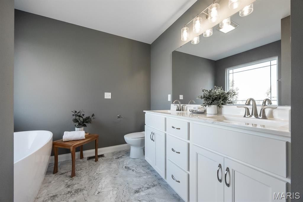 1412 Fairwood Drive. Belleville, IL 62220