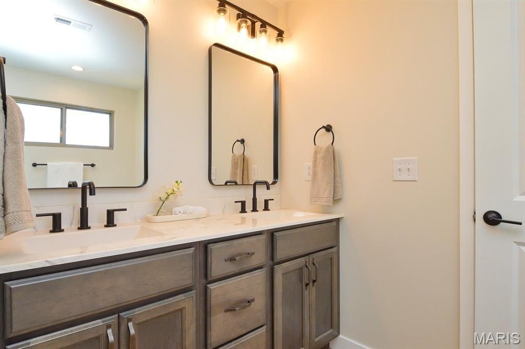 3487 Whiston Lane. Edwardsville, IL 62025