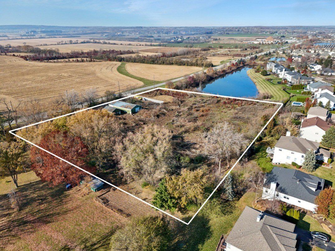 Unit 4A Prairie Grove Drive. Geneva, IL 60134