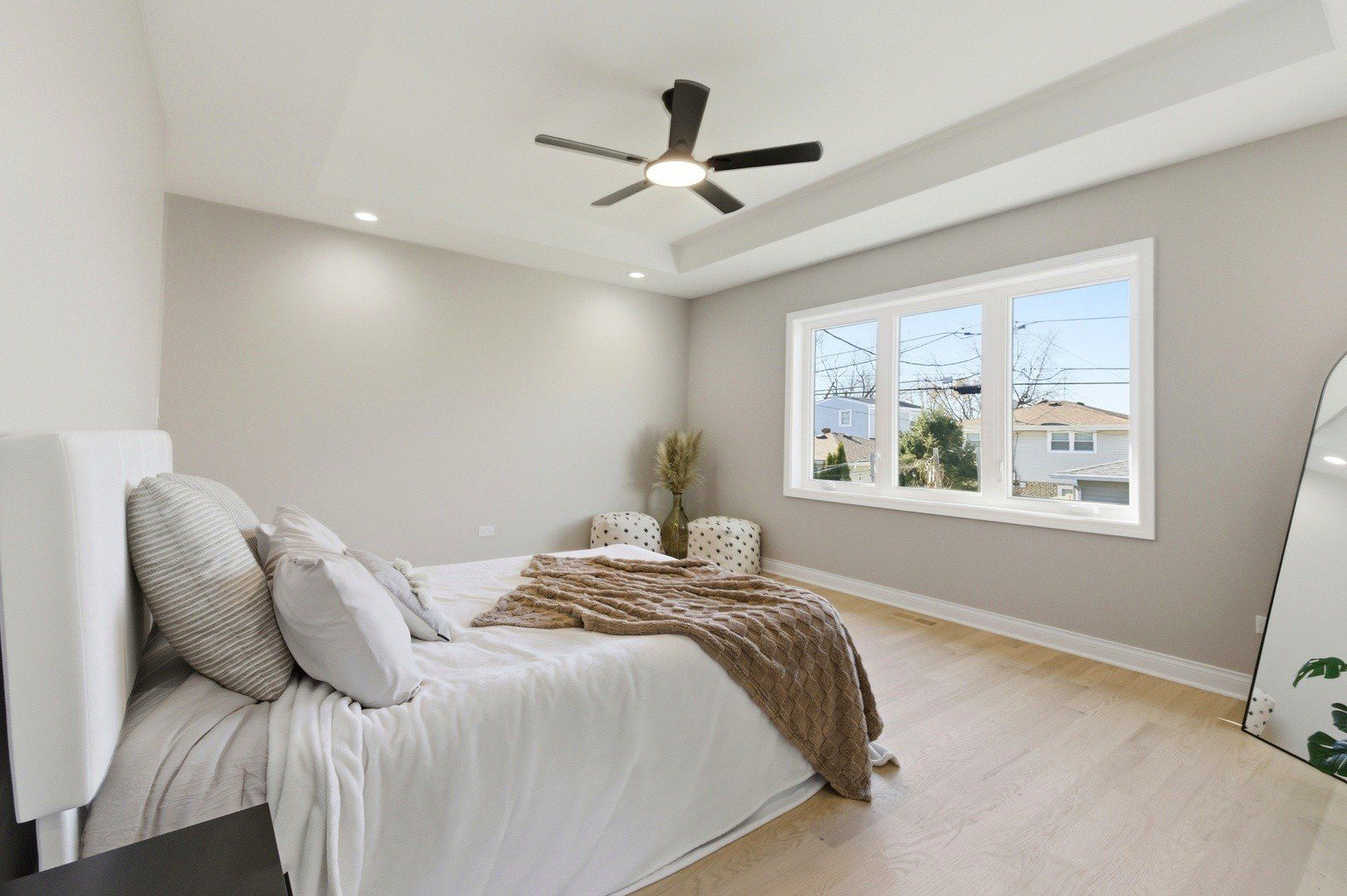 8332 S 77Th Court. Bridgeview, IL 60455