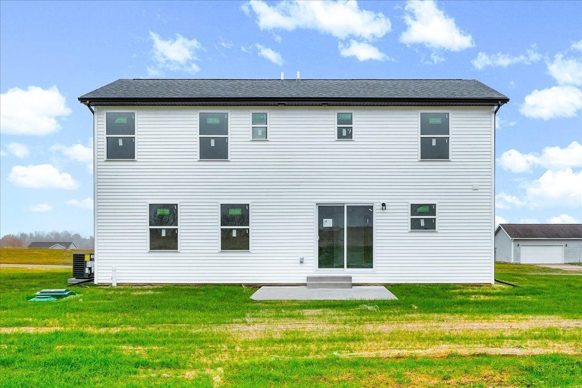 502 Travis Drive. Carlock, IL 61725