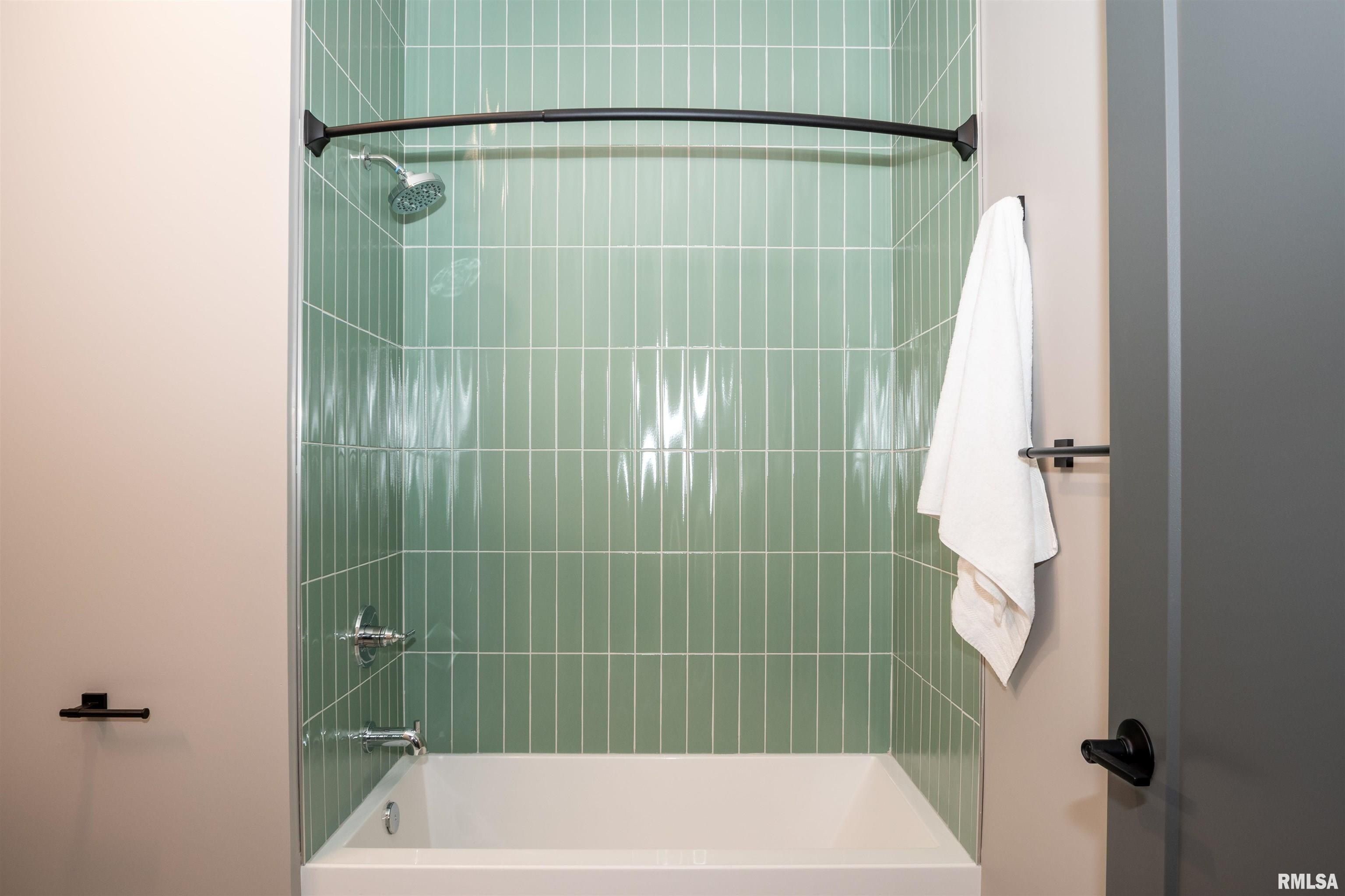 1001 Sw Adams Street Unit 207. Peoria, IL 61602