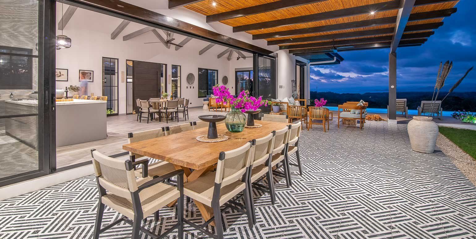 Villa Frangipani. Clare, IL 60111