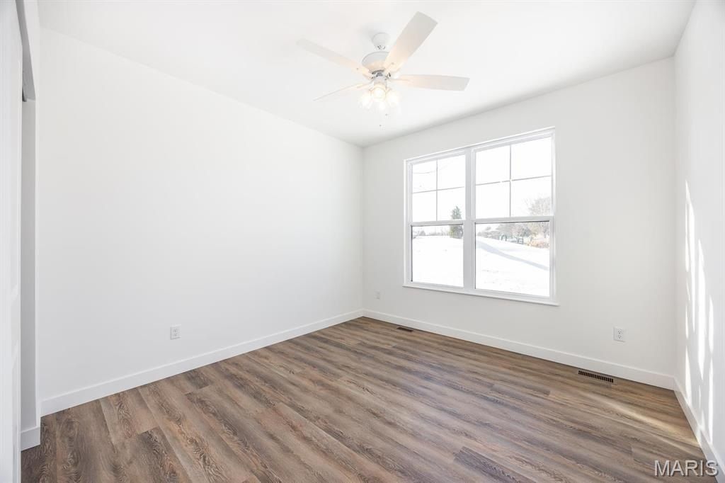 804 Grand Prairie Drive. Waterloo, IL 62298