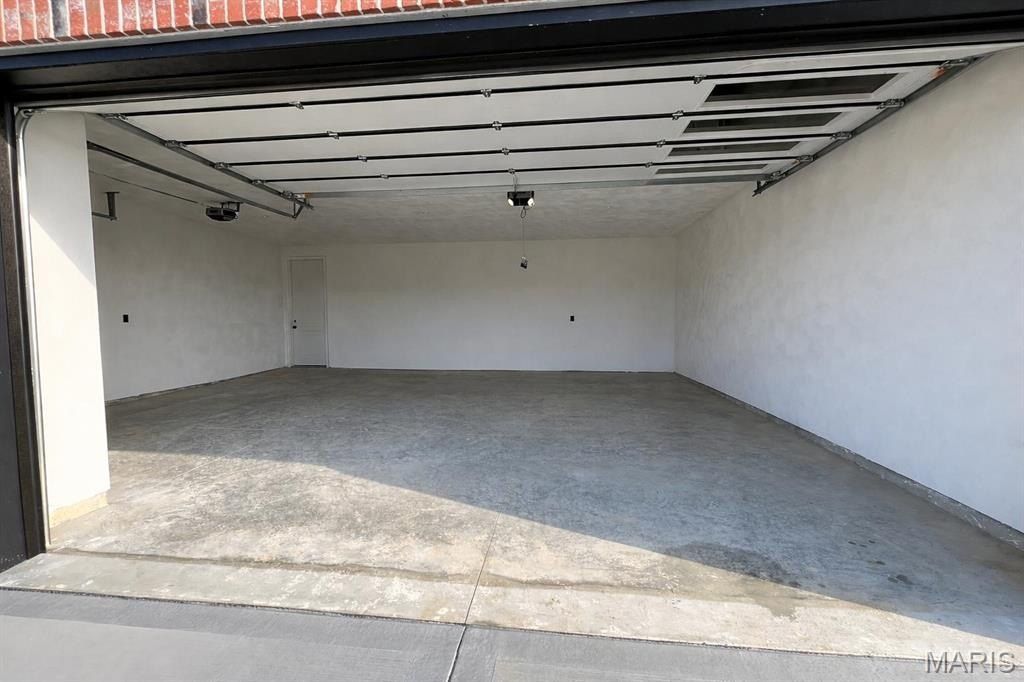 7163 Savannah. Glen Carbon, IL 62034