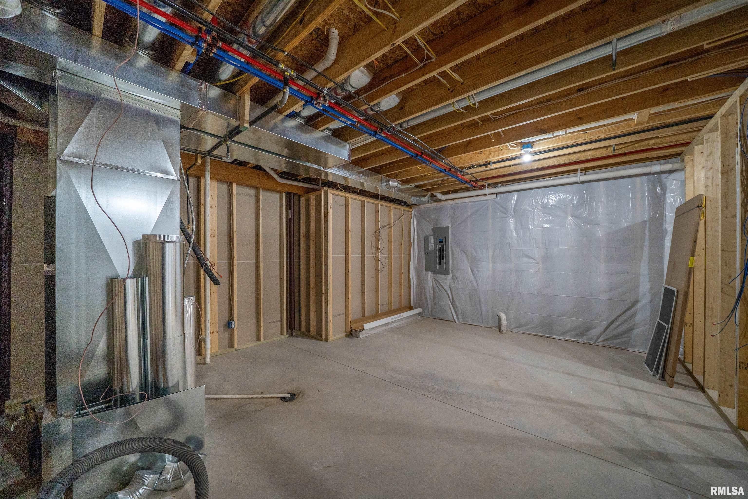 1319 W Hillcrest Drive. Chillicothe, IL 61523