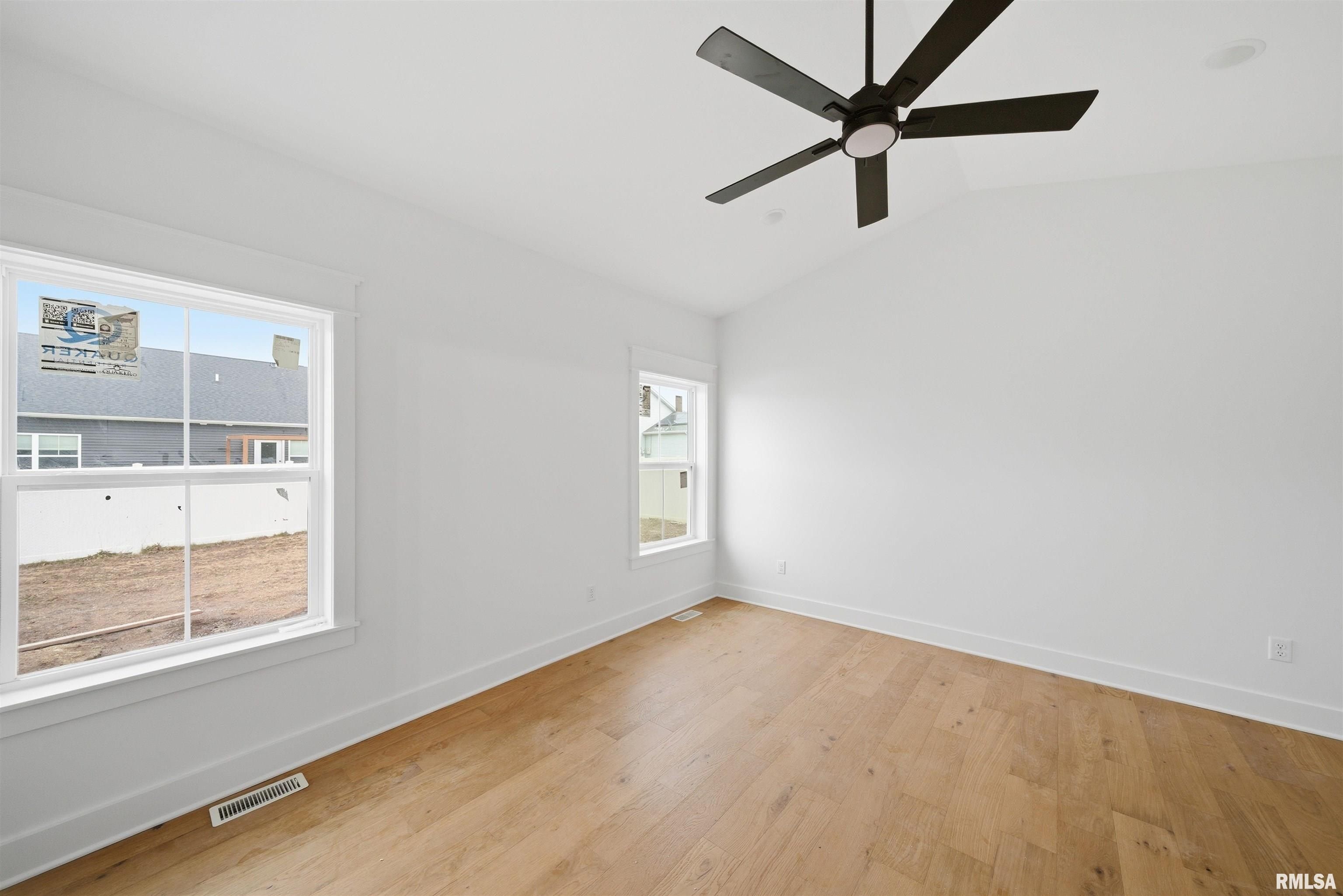 1303 W Hillcrest Drive. Chillicothe, IL 61523