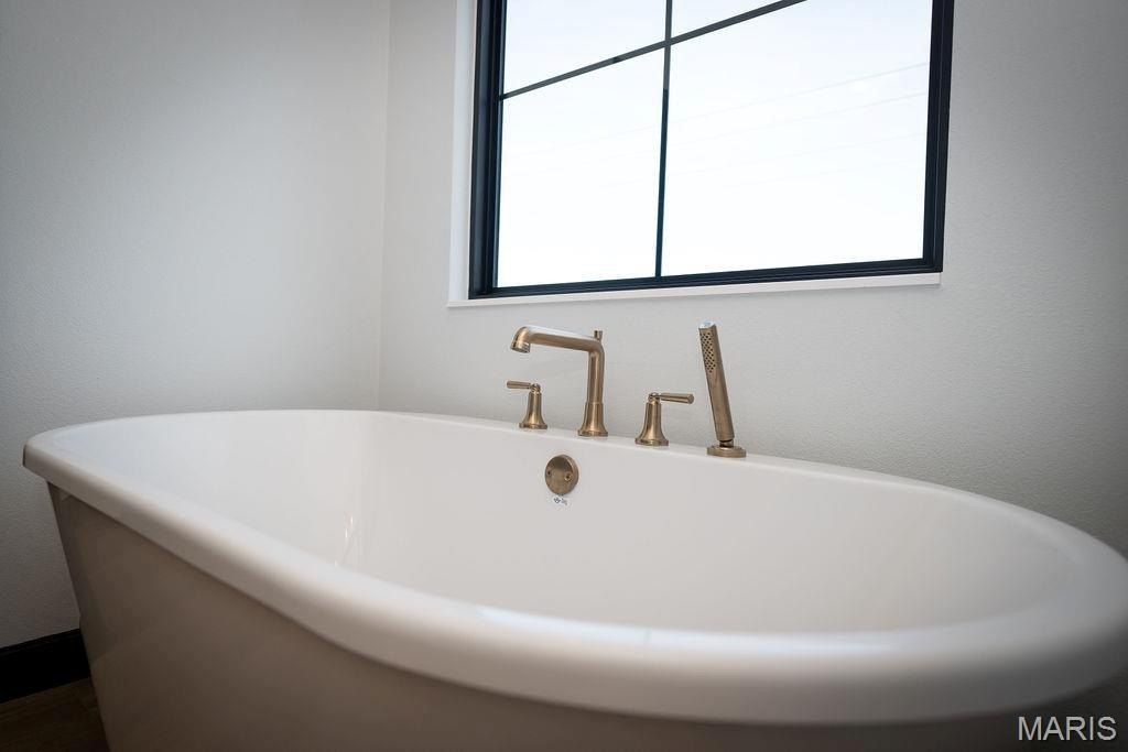 9719 Iroquois Drive. Mascoutah, IL 62258