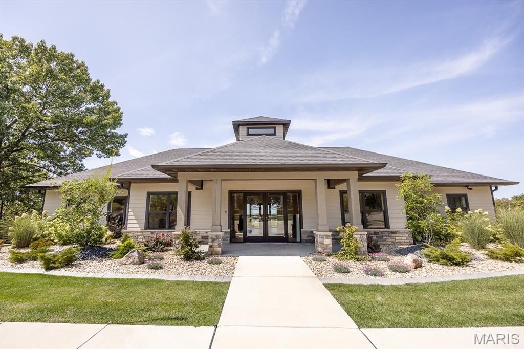 3736 Golfview Circle. Shiloh, IL 62221