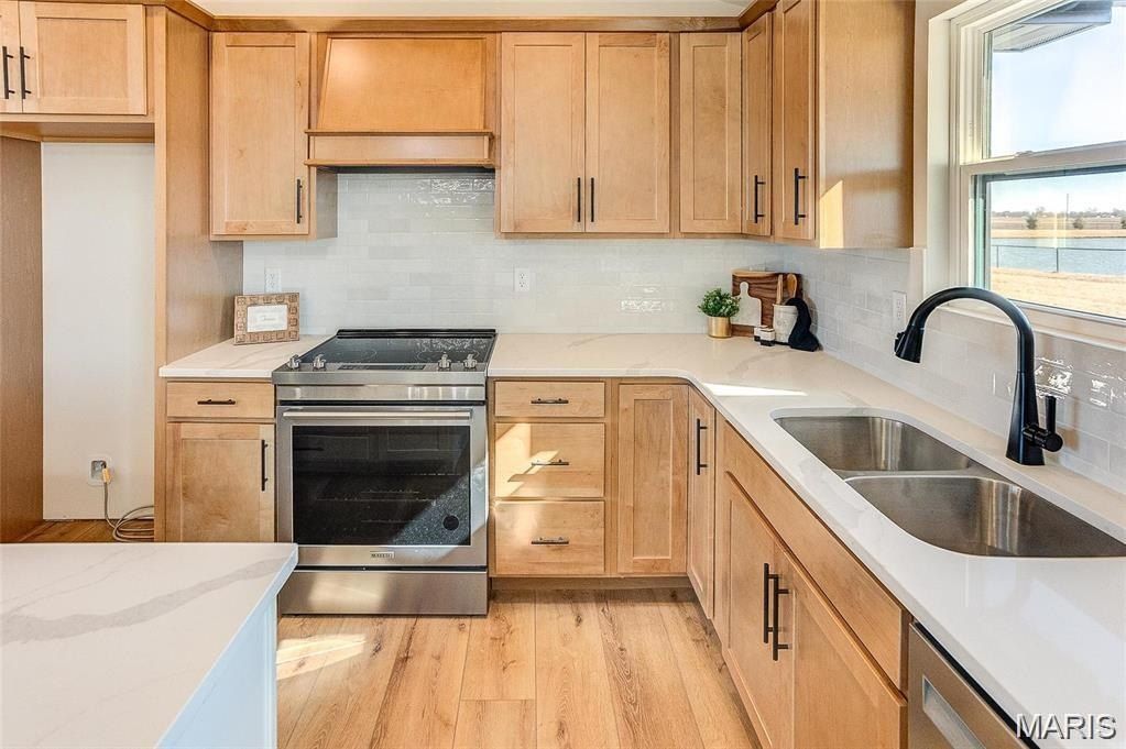 136 Garrettford Drive. Bethalto, IL 62010