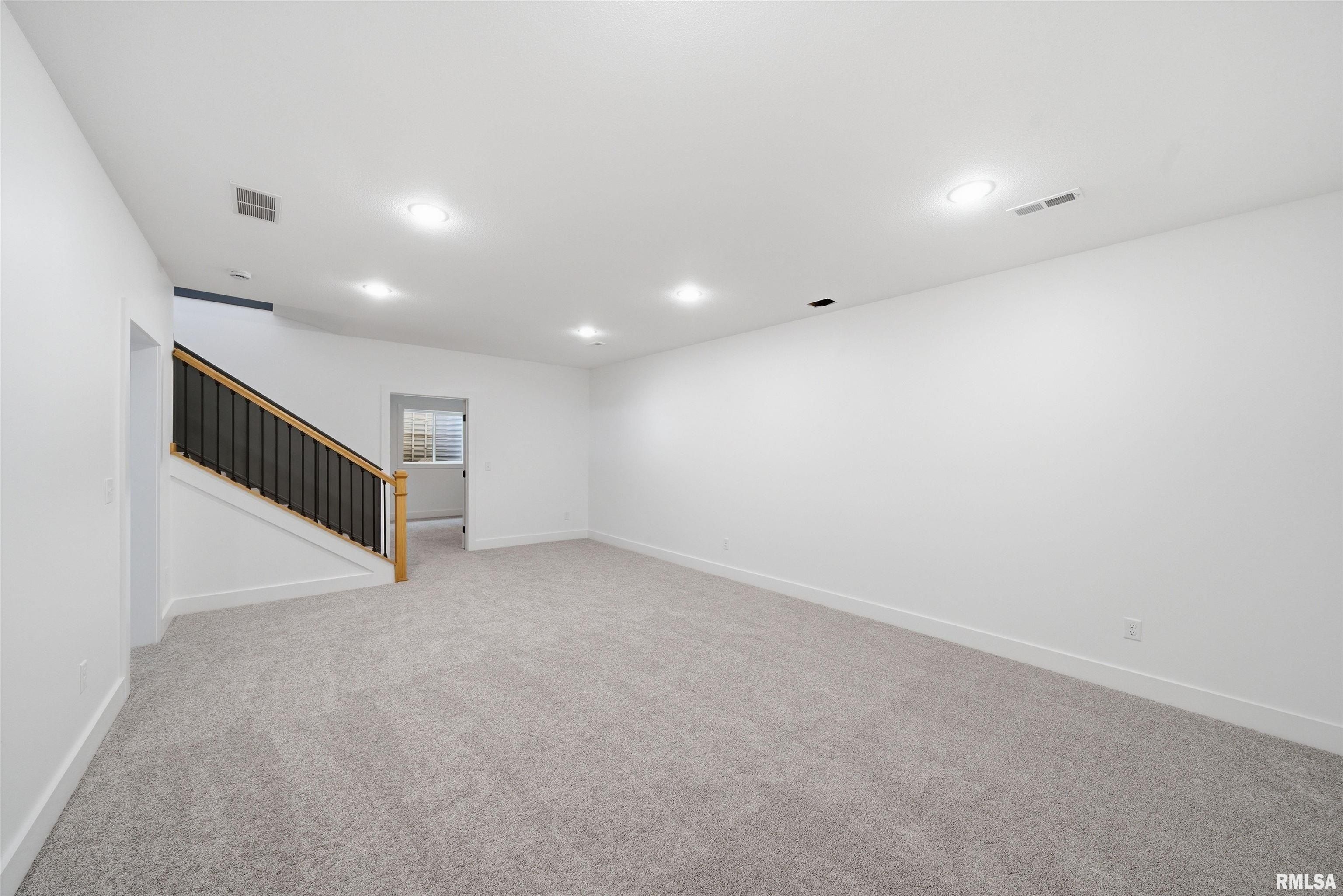 1303 W Hillcrest Drive. Chillicothe, IL 61523