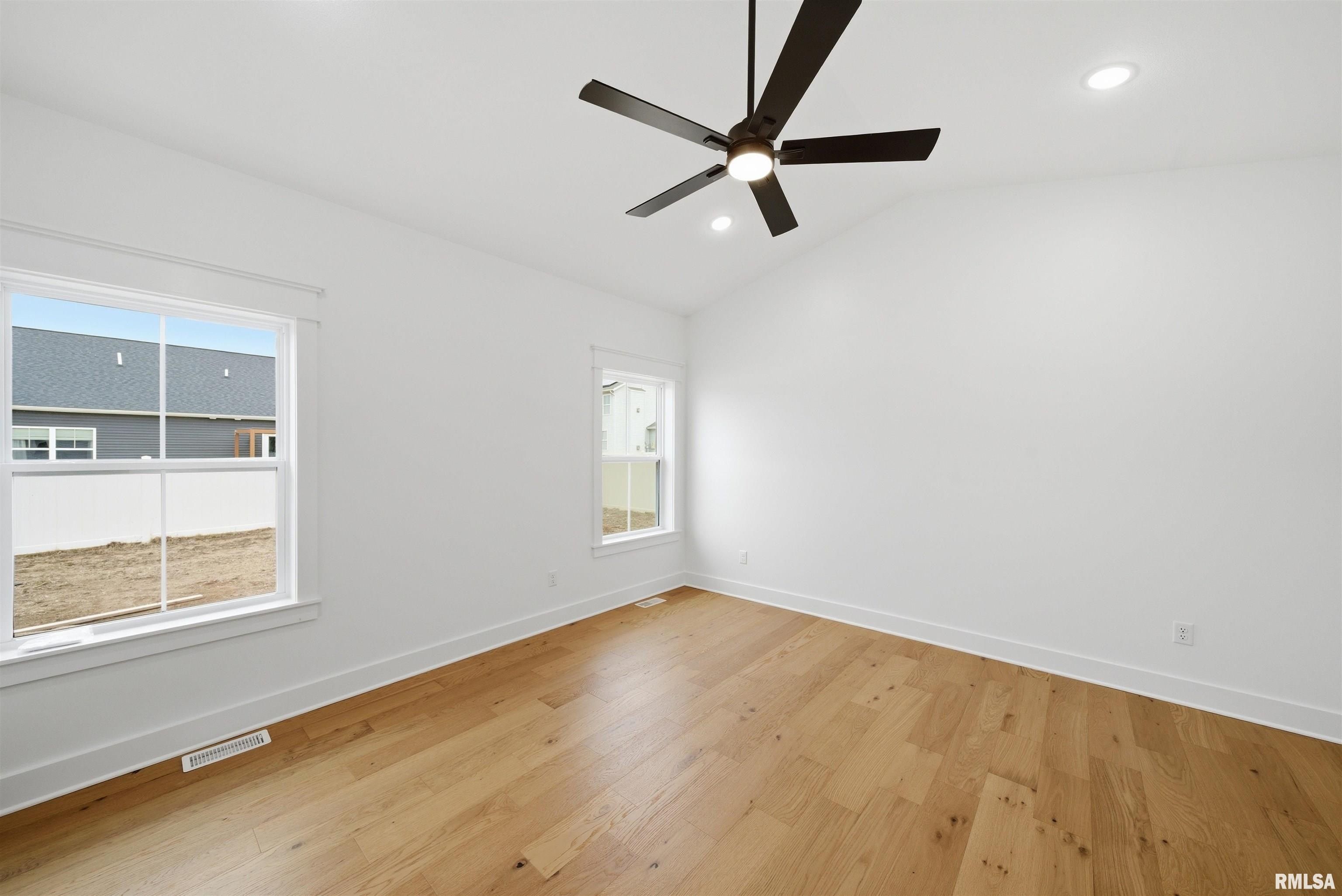 1303 W Hillcrest Drive. Chillicothe, IL 61523