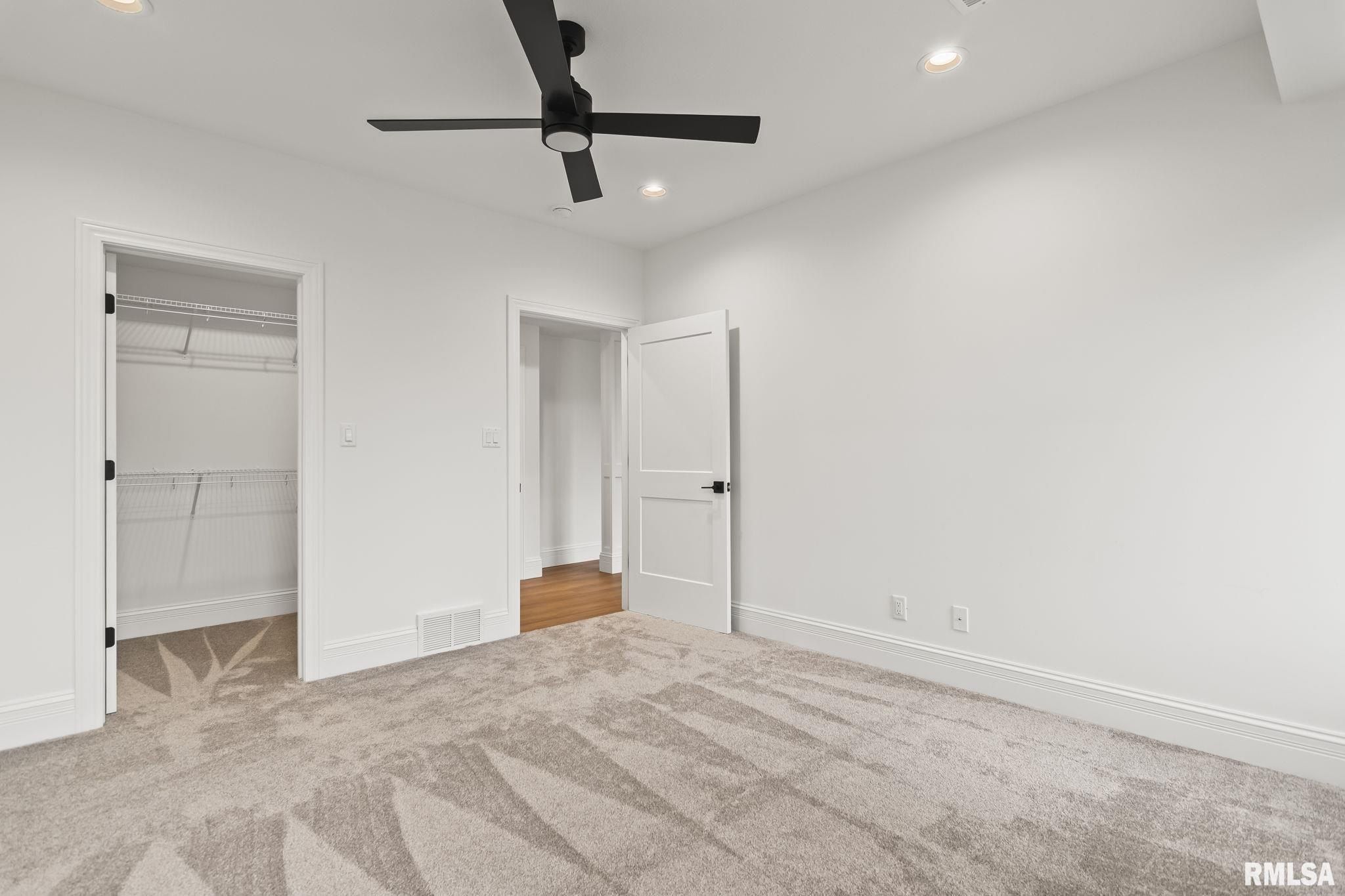 1807 Willow Bend. Chatham, IL 62629