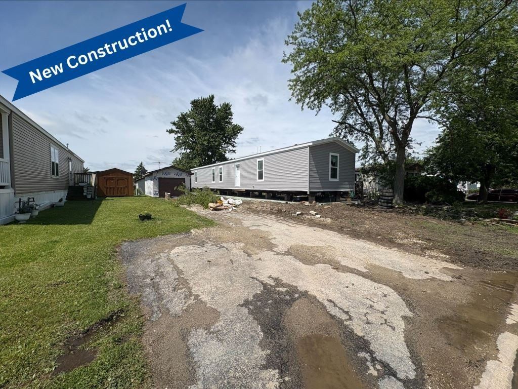 9 Swan Lane. Beecher, IL 60401