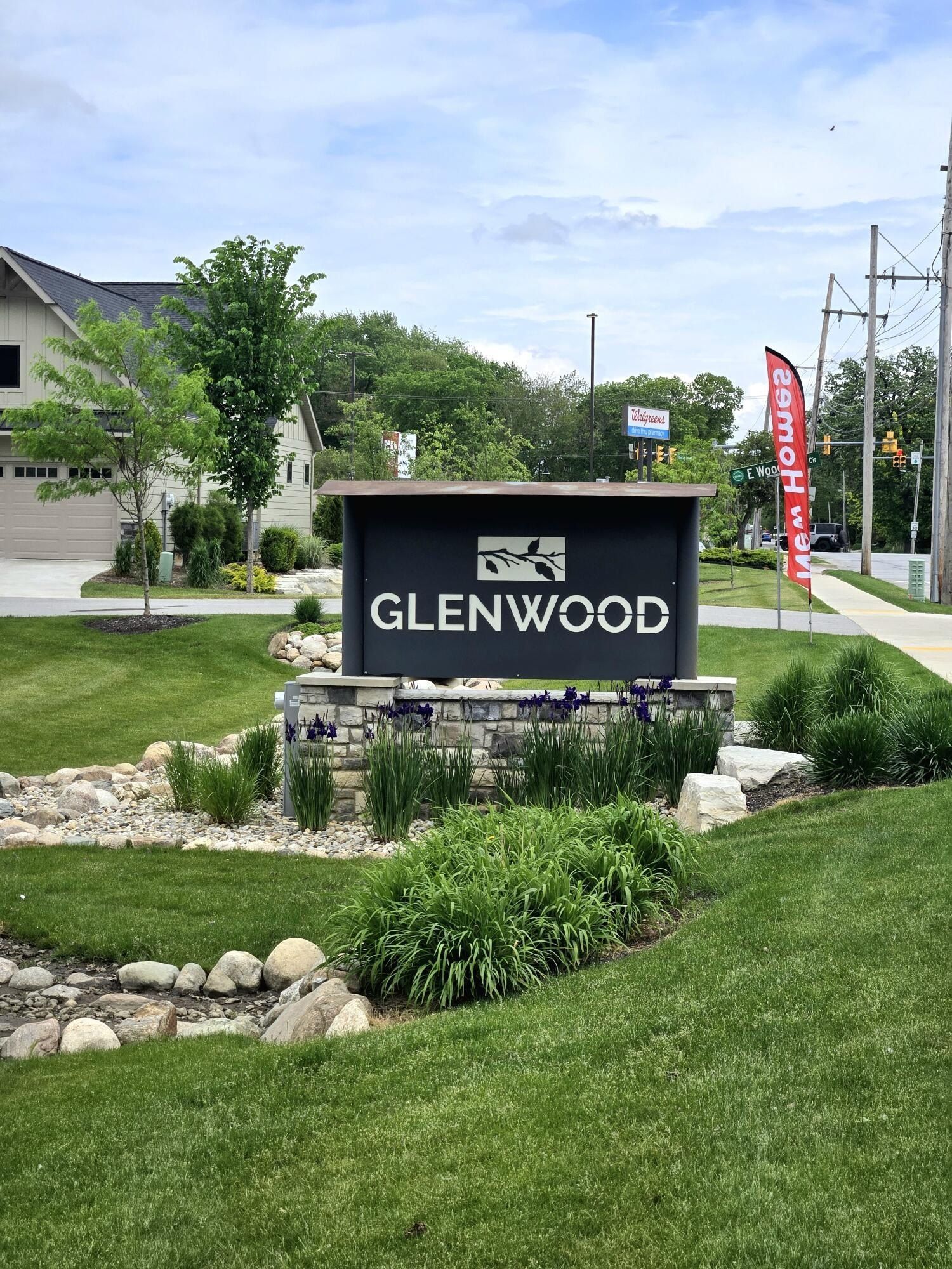 1916 W Woodglen Circle. Valparaiso, IN 46383