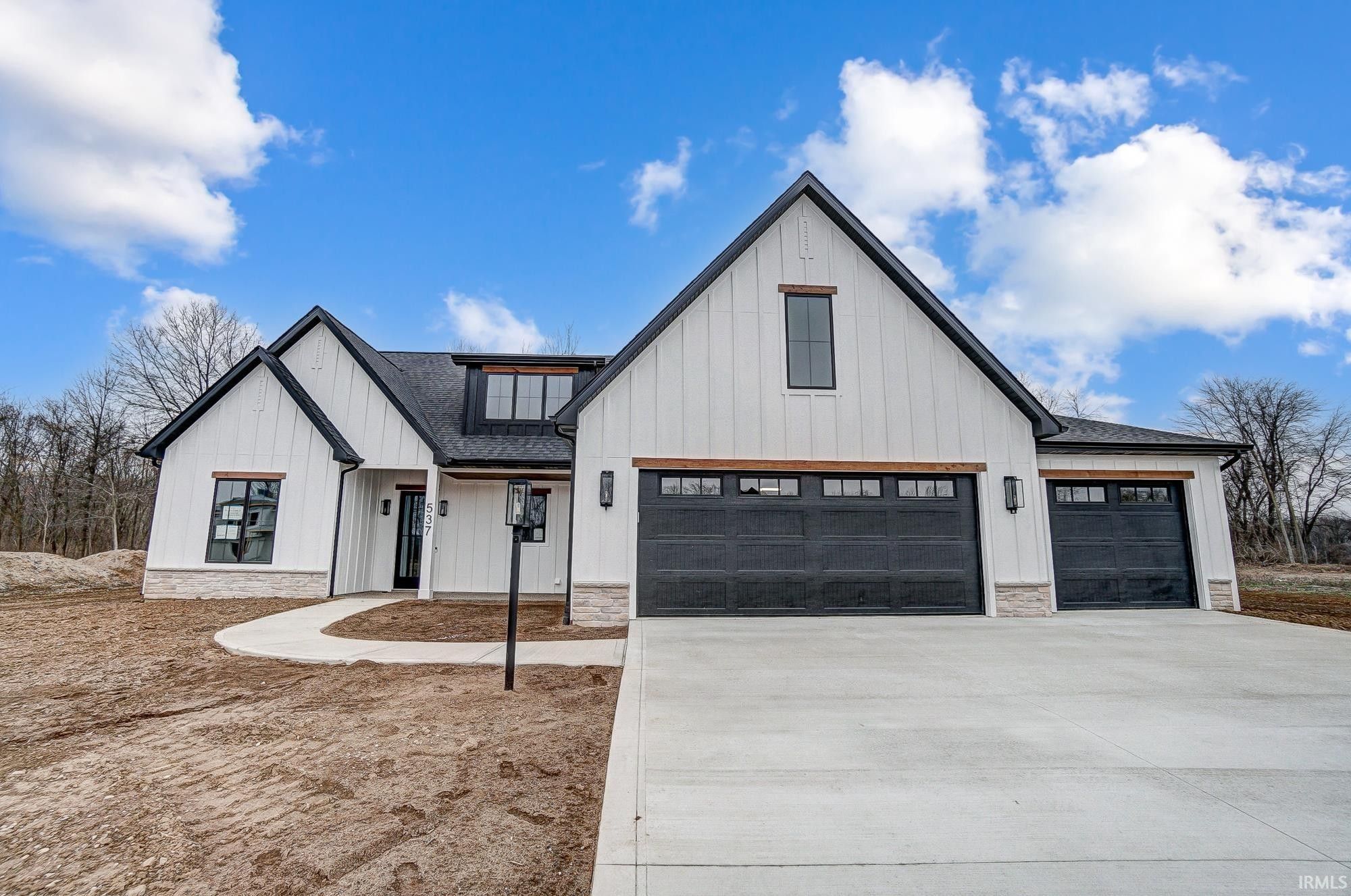 537 Contour Cove. Huntertown, IN 46748