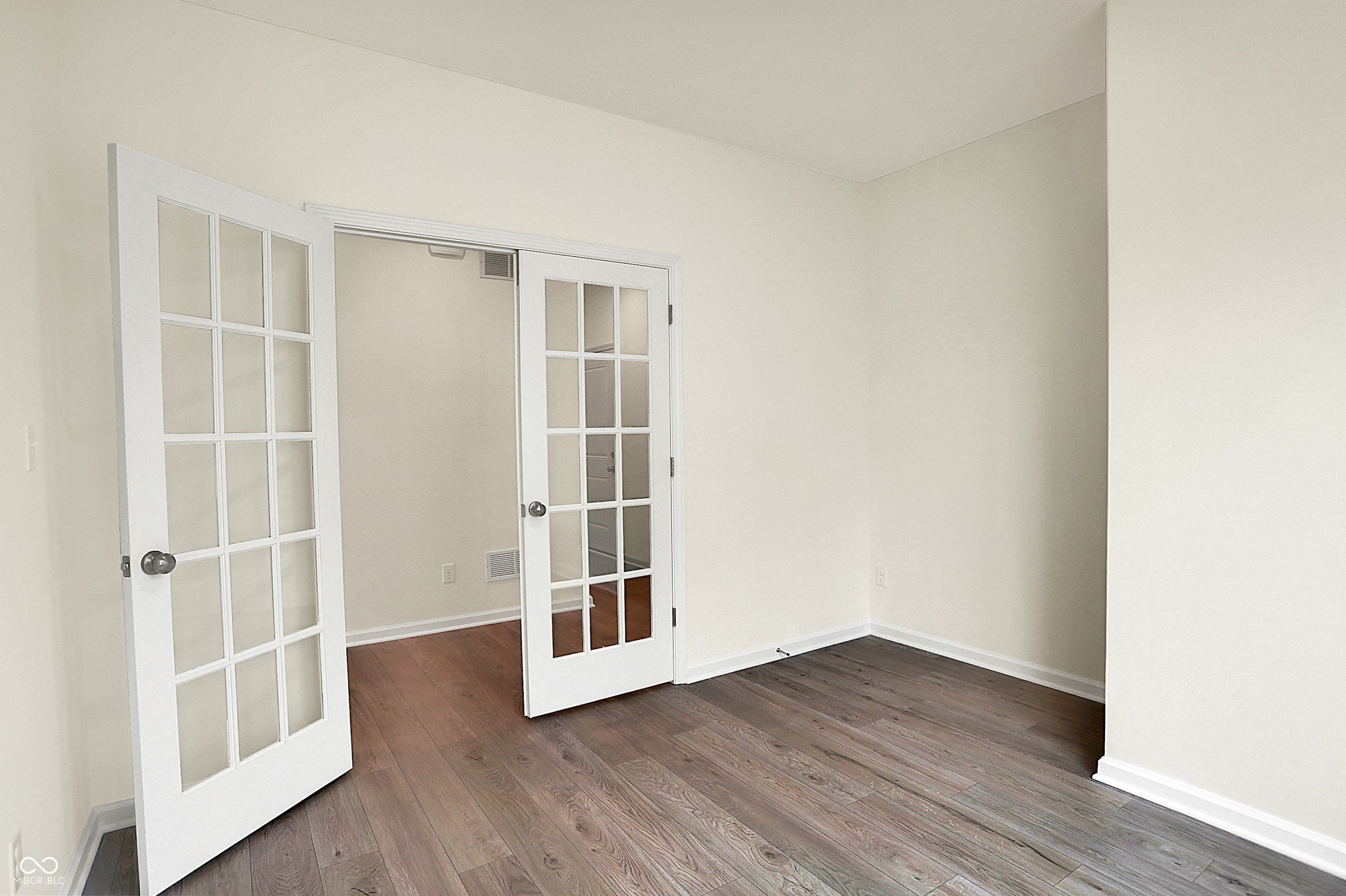 1627 Clover Crossing Drive. Greenfield, IN 46140