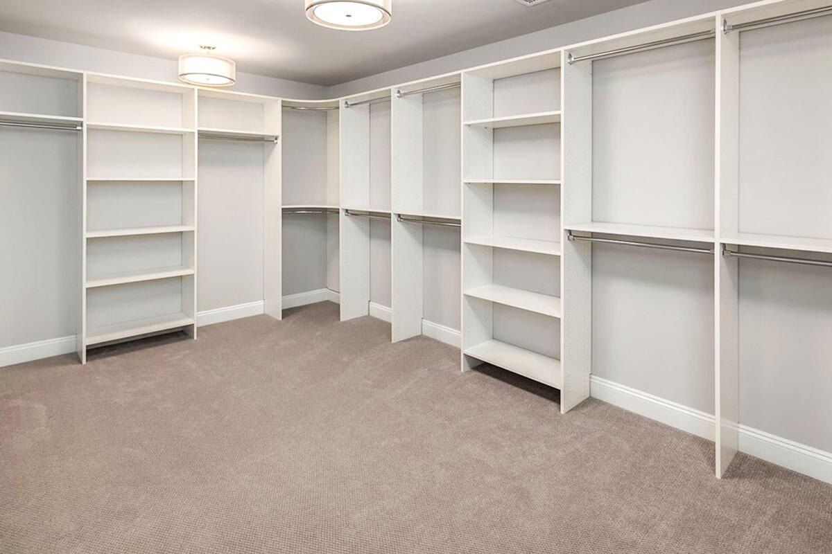 9353 Corydalis Avenue. Saint John, IN 46373