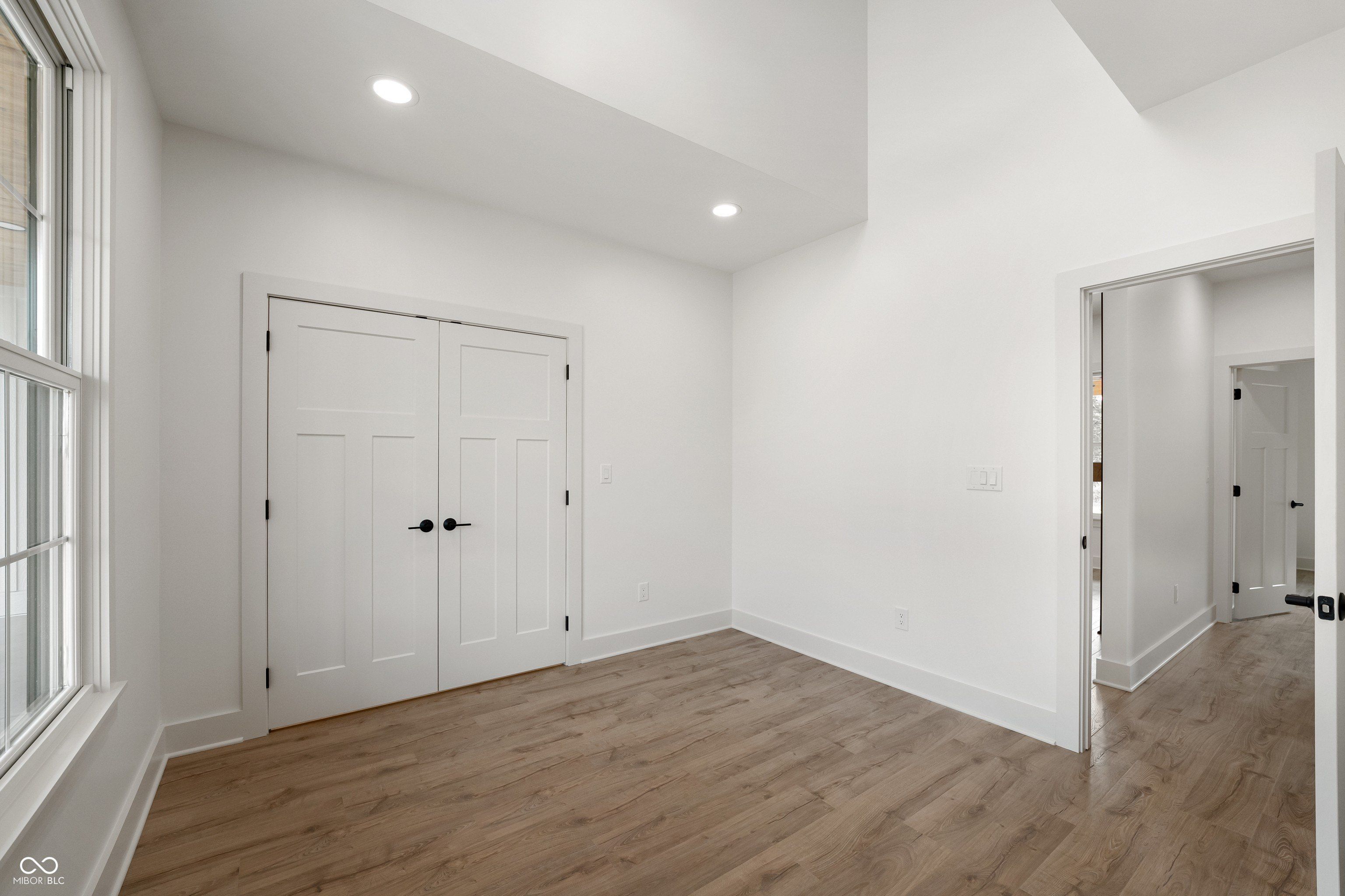 5123 Oak Ridge Place. Columbus, IN 47201