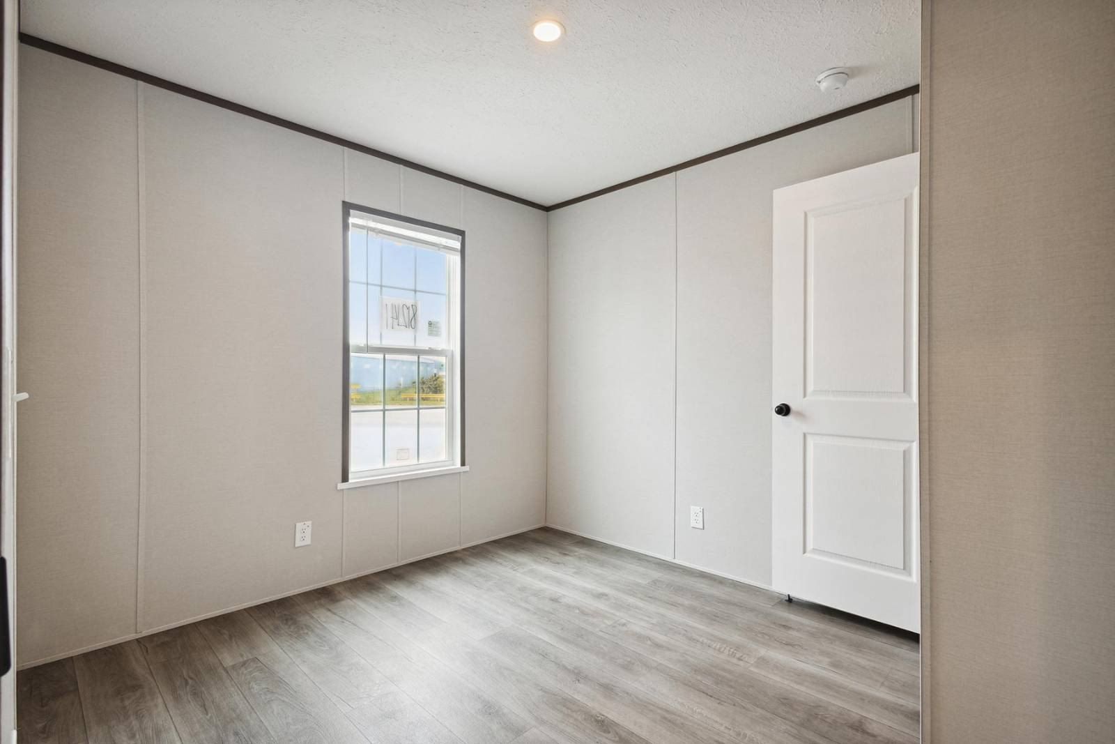 19 Sundale Trailer Court. Washington, IN 47501