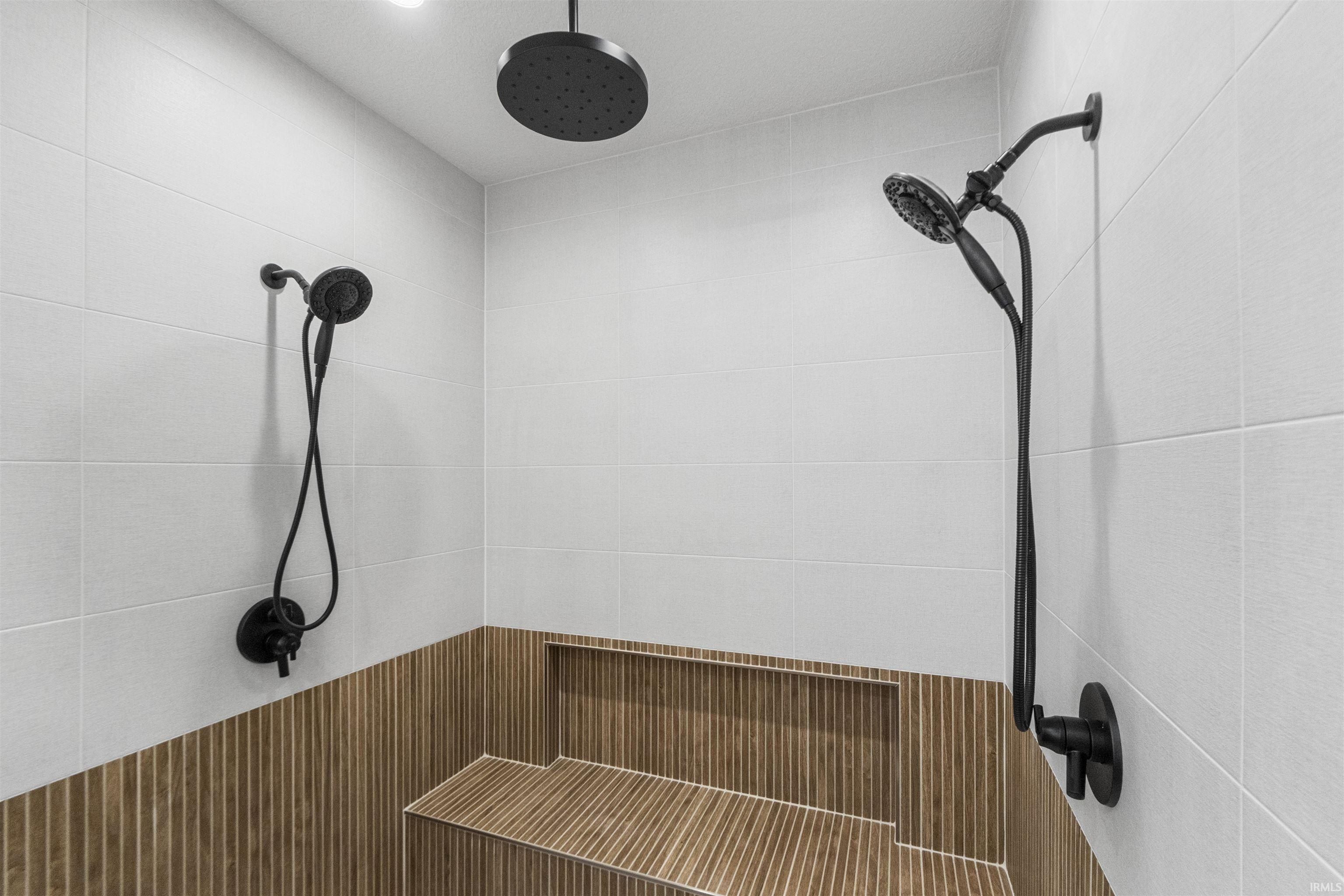 1207 Cascata Trail. Huntertown, IN 46748