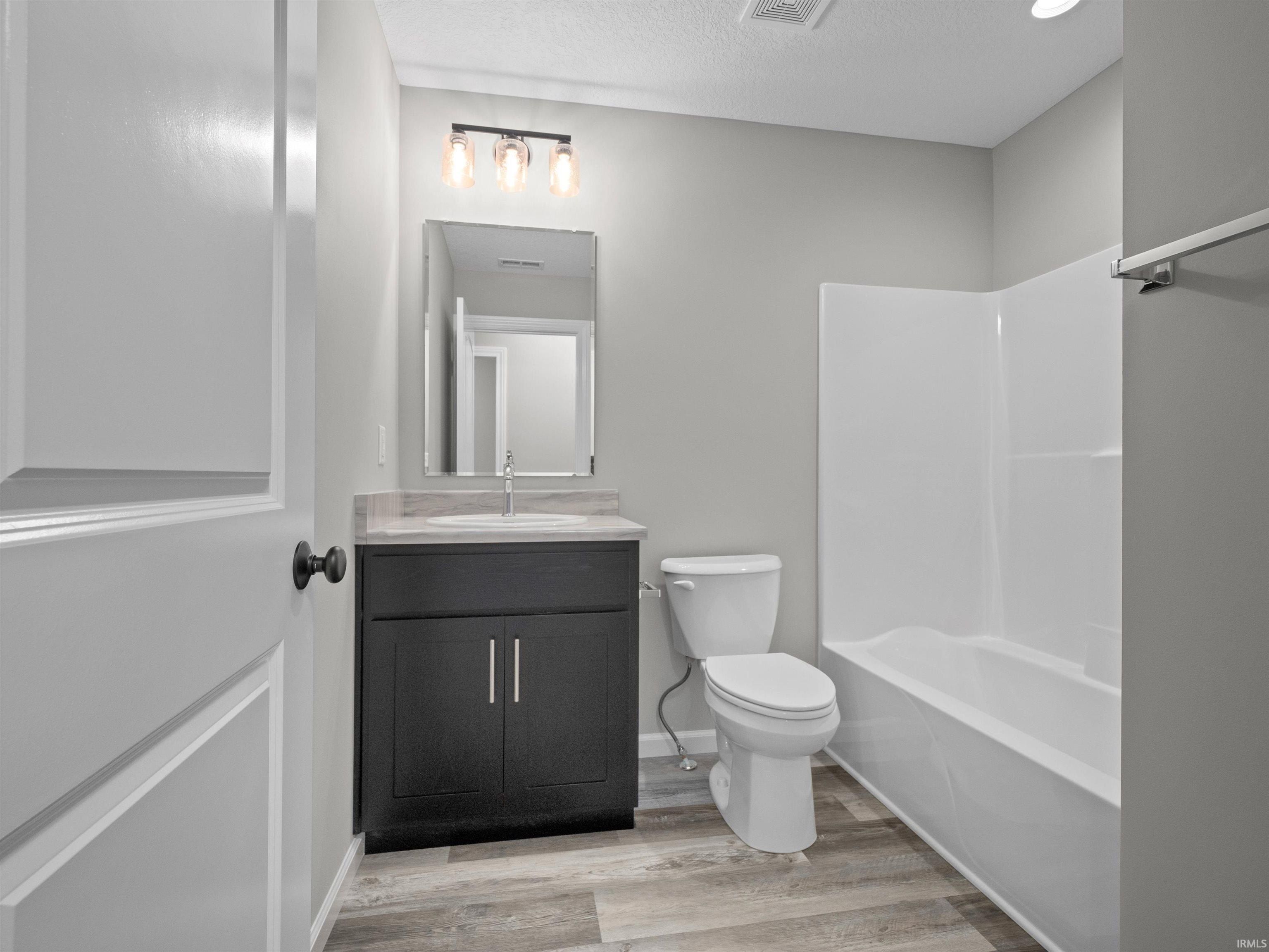 8578 Virgo Run. Leo, IN 46765