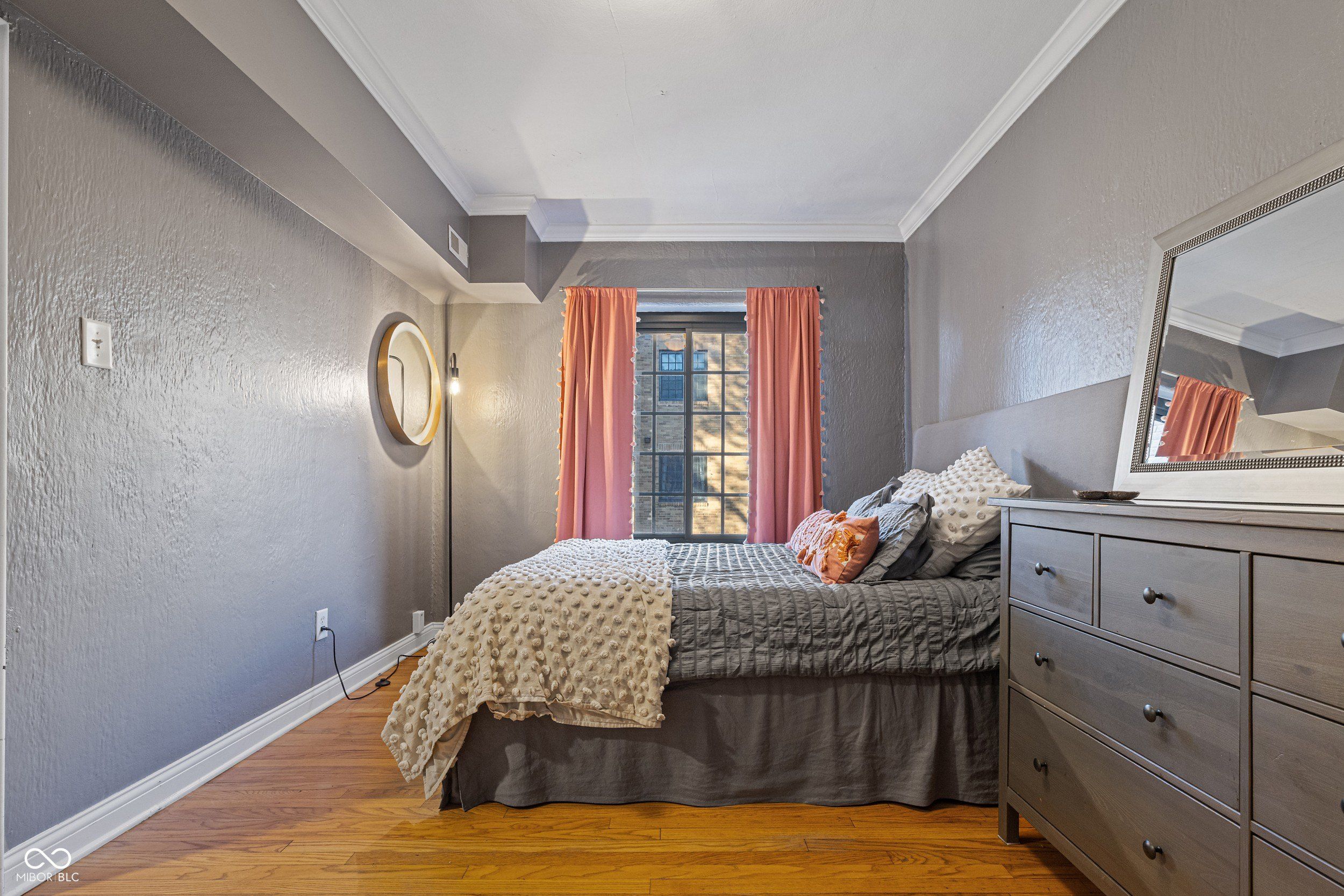 5347 N College Avenue. Indianapolis, IN 46220