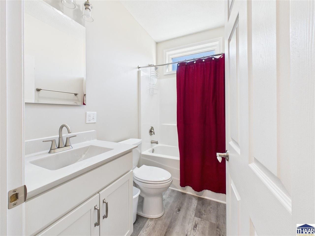 1102 Matthews Street. Clinton, IN 47842