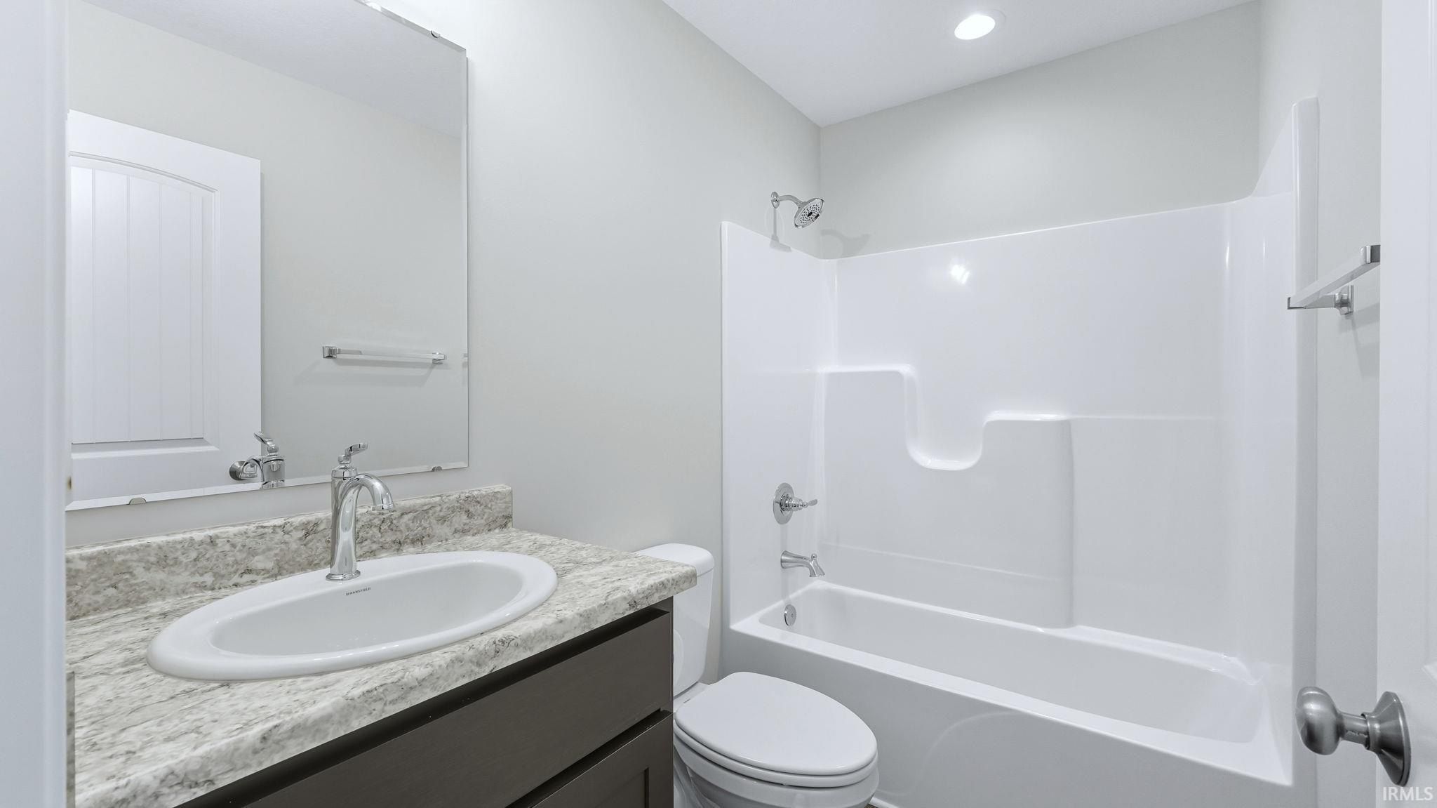 3919 Beryl Place. Woodburn, IN 46797