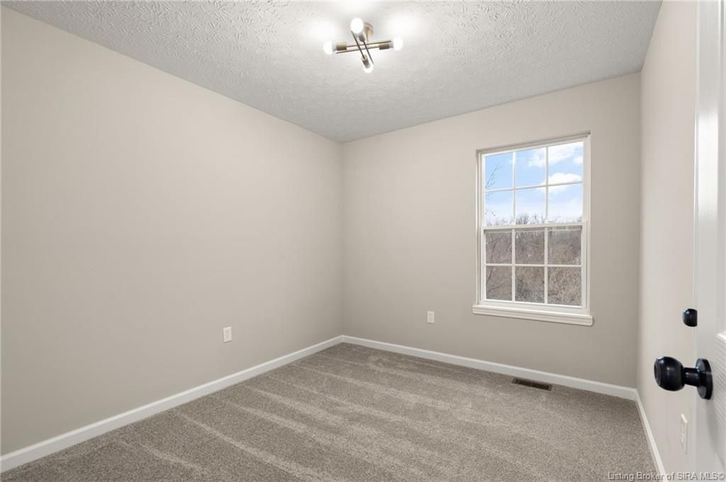 545 W Kenwood Avenue. Clarksville, IN 47129