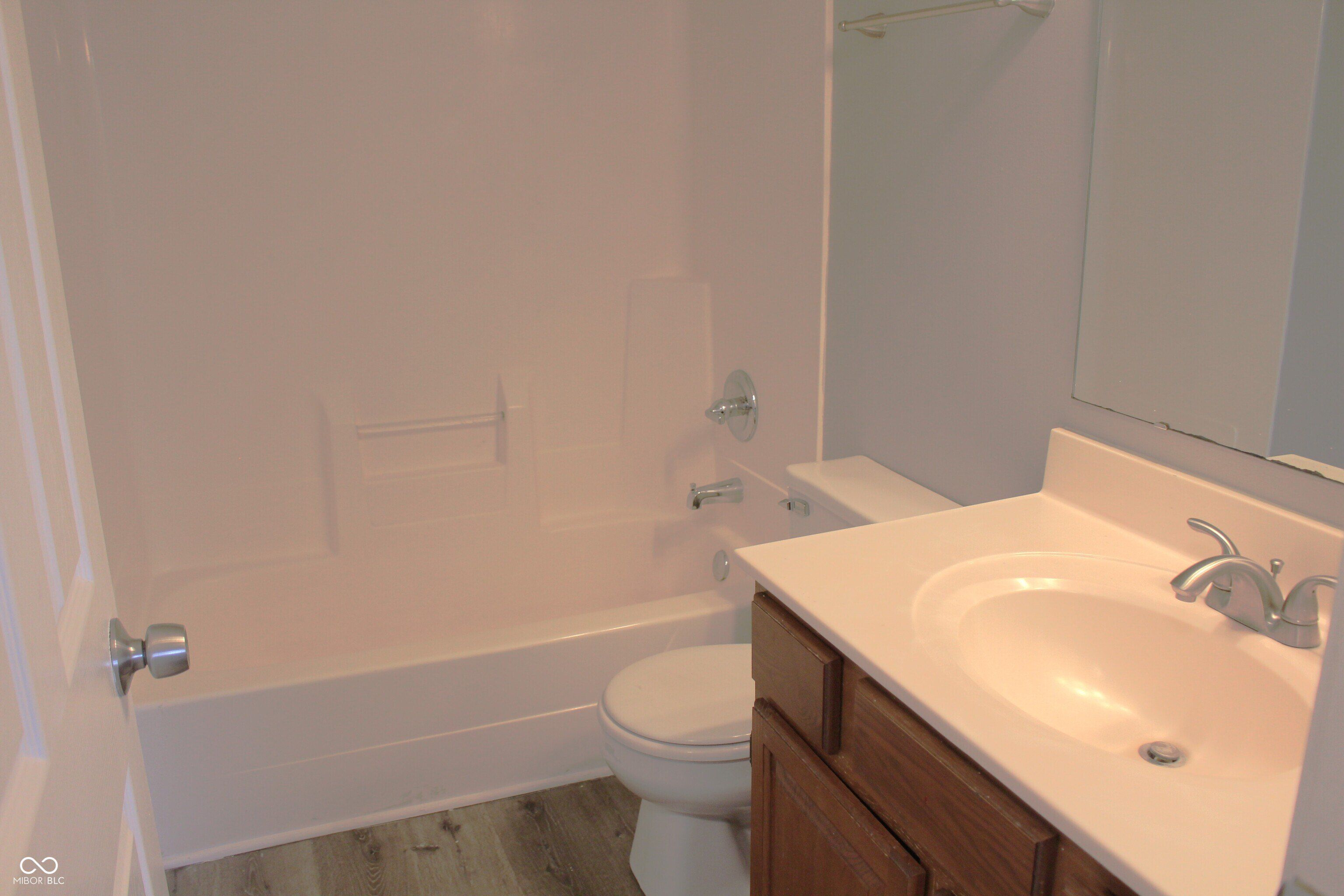 1527 Warren Lake Court. Indianapolis, IN 46229