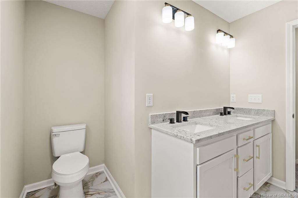 549 W Kenwood Avenue. Clarksville, IN 47129