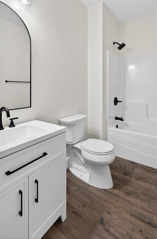 6021 Glencrest Court. Newburgh, IN 47630