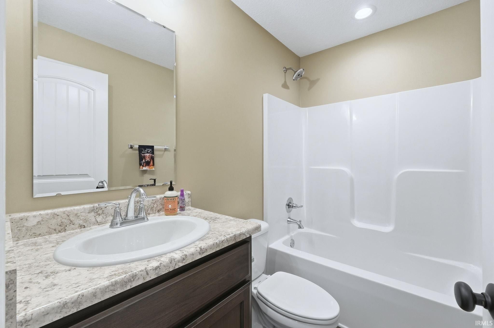 22238 Travertine Run. Woodburn, IN 46797