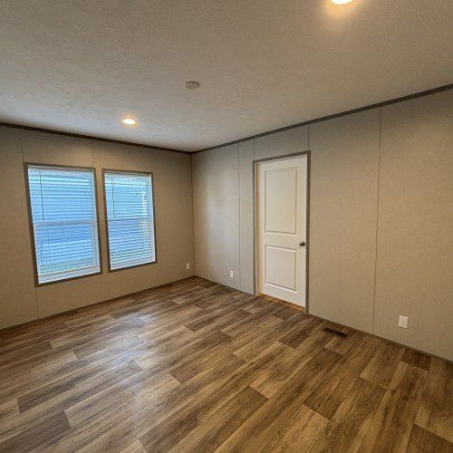 27 Crestwood Drive. Middletown, IN 47356