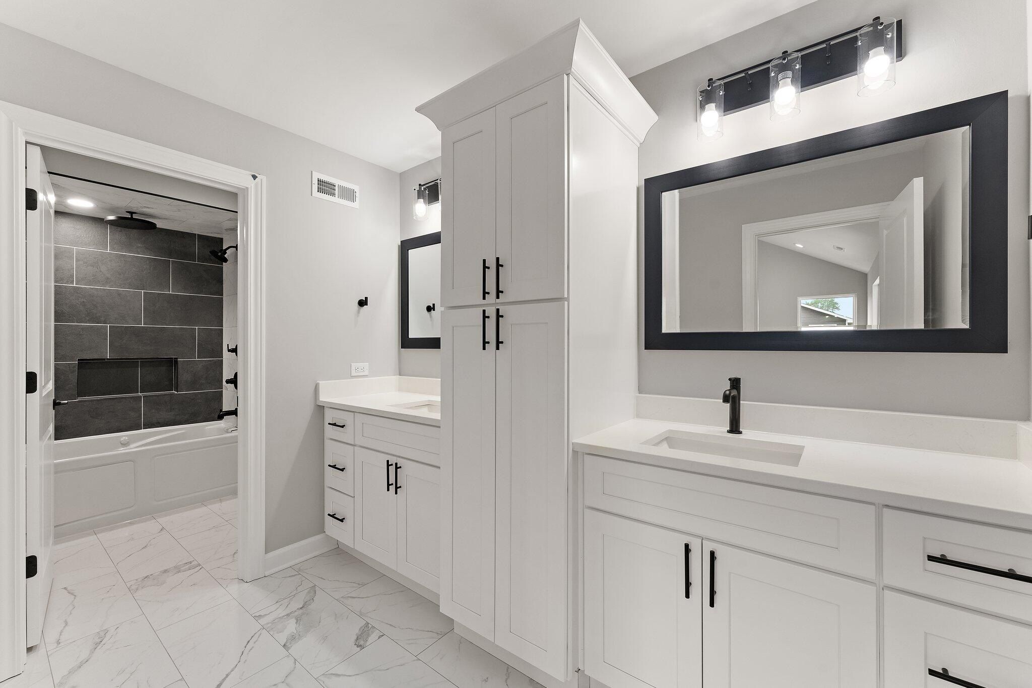 4292 W 77Th Place. Merrillville, IN 46410