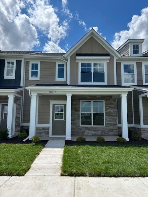 1609 Parkside Lane. Dyer, IN 46311