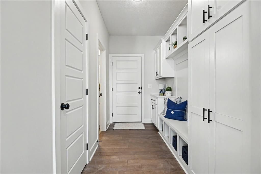 23819 W 59Th Terrace. Shawnee, KS 66226